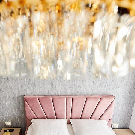 Uptown Apartments Iasi Bagian luar foto