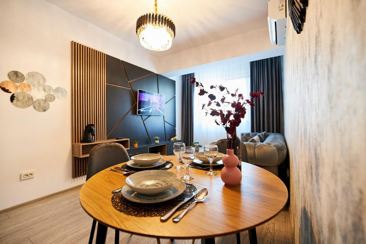 Uptown Apartments Iasi Bagian luar foto