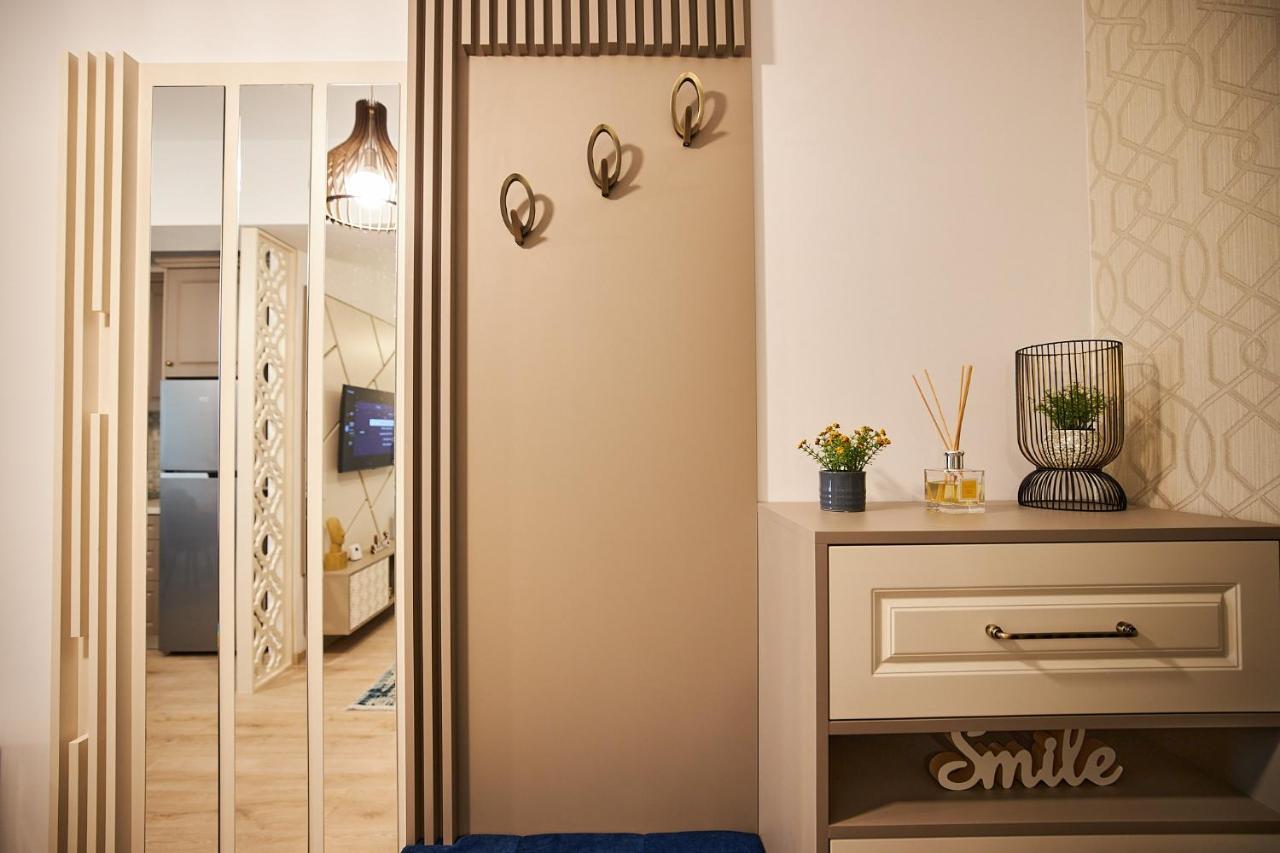 Uptown Apartments Iasi Bagian luar foto