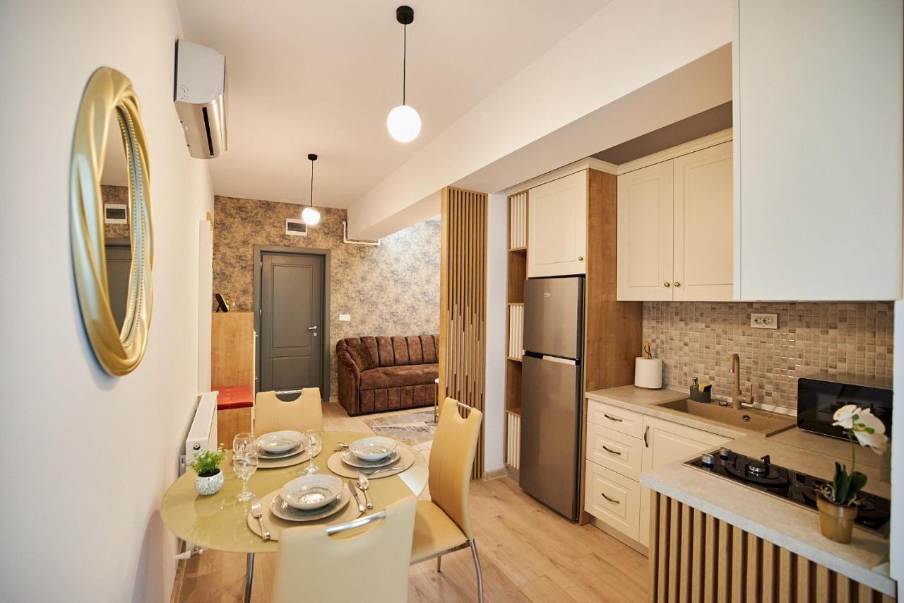 Uptown Apartments Iasi Bagian luar foto